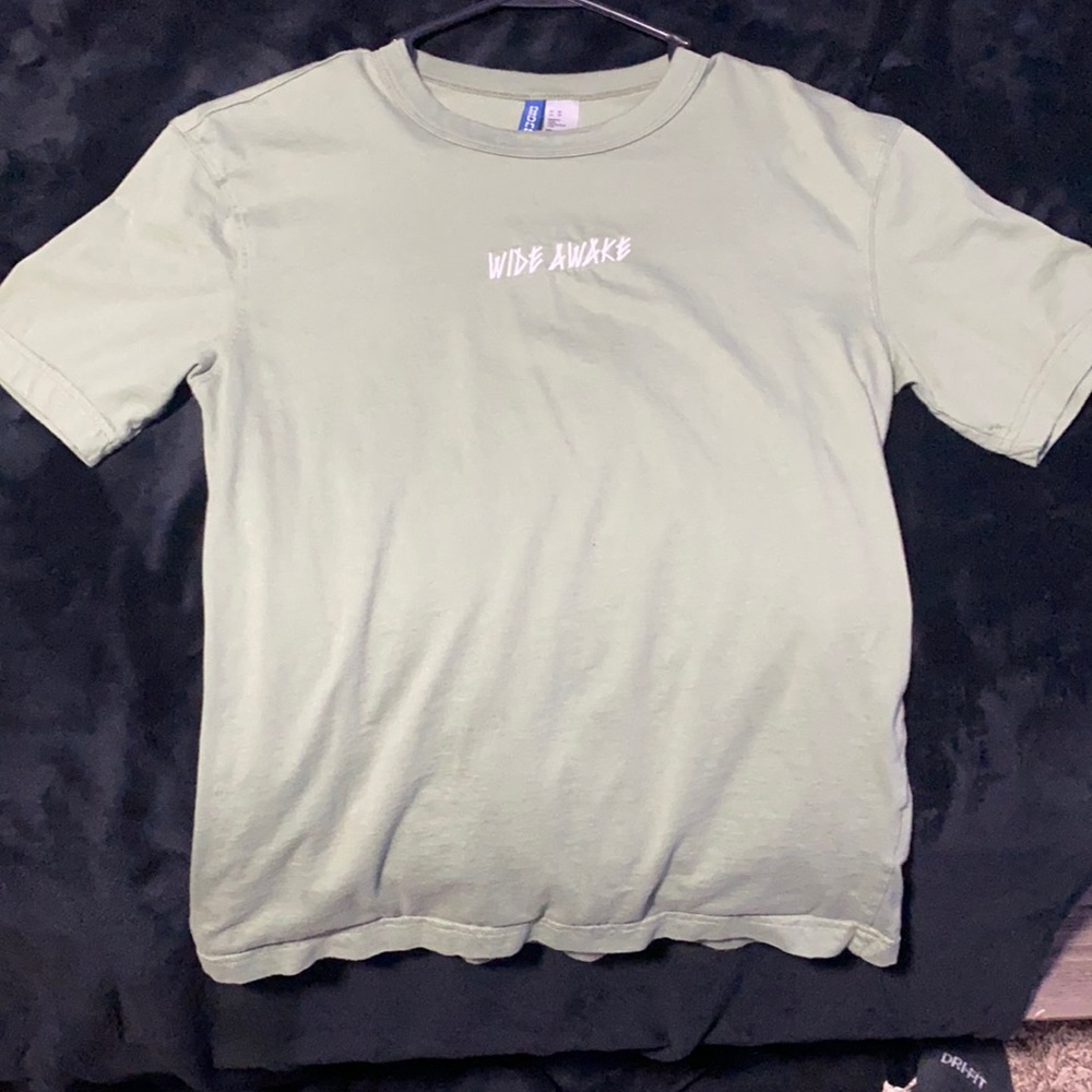 Green Tee (wide awake)